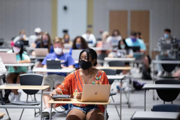 Image of UK students in class 
